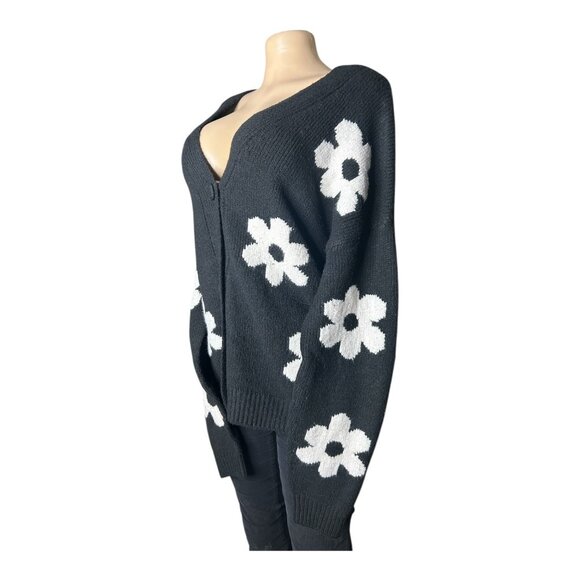 #823 No Boundaries Women's Medium Button-Front Floral Cardigan, Black - Picture 5 of 8